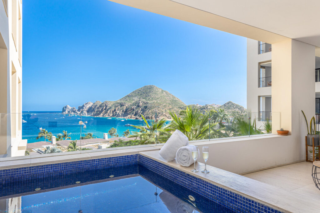 Los Cabos Hacienda Csl Located on Cabo's famous Medano Beach, this luxurious 3-bedroom condo offers a prime opportunity for those seeking a prestigious residence or a high-end investment. With panoramic – 1 Homes, Cabo San Lucas, BS