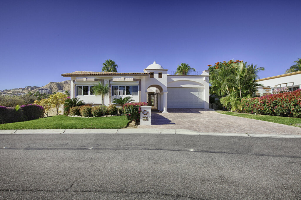 Los Cabos Laguna Hills Casa Savoy is a modern 4014 square foot, four-bedroom hillside home, built in 2024, in Laguna Hills, offering breathtaking ocean – 10 Calle Oceano Baja, San Jose Corridor, BS