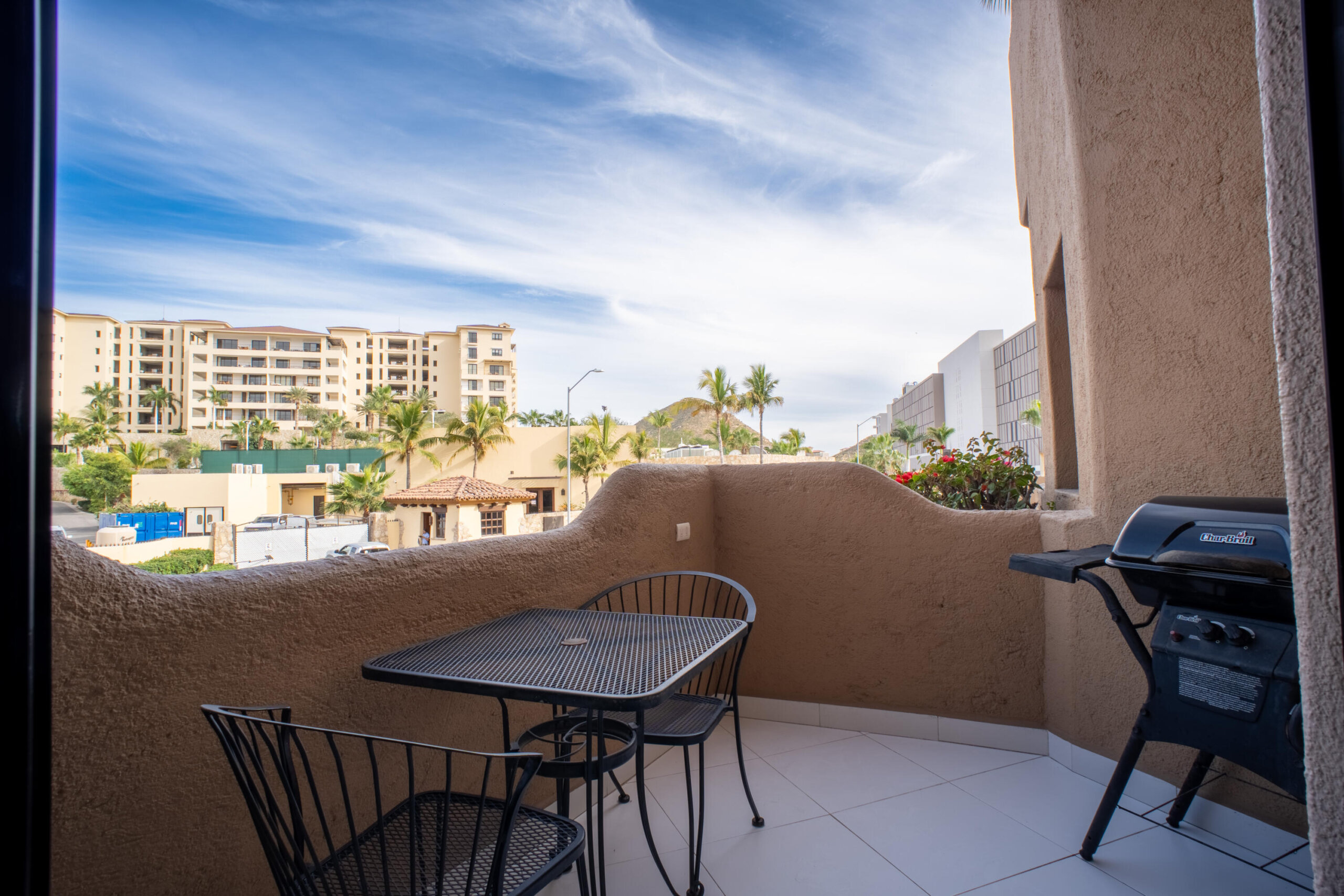 Los Cabos Marina Cabo Plaza Excellent investment opportunity in the exclusive Cabo San Lucas Marina. This condo is ideal for generating income from day one, as it has a solid rental history on Airbnb.The property is sold fully equipped and furnished, ready to continue operating as a vacation rental without interruption. It has 1 bedroom, 1 full bathroom, a fully equipped kitchen, and a pleasant terrace, with a functional design where all spaces are harmoniously integrated, providing comfort and an excellent experience for guests.Located in one of the most sought-after areas of Cabo San Lucas, with easy access to restaurants, shops, the beach, and nightlife, ensuring high occupancy and profitability. for sale