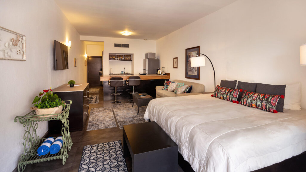 Los Cabos Bay – 23453 avenida del pescador, Cabo San Lucas, BS