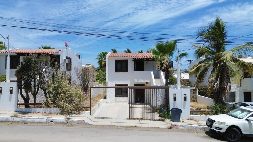 Los Cabos El Tule-Inland:General Pre-construction residence in Rancho Los Tules, Los Cabos. Features 4 bedrooms, each with a full bathroom and walk-in closet, offering privacy and comfort. Enjoy ocean – 5 C. P.º De Malvarrosa, San Jose del Cabo, BS