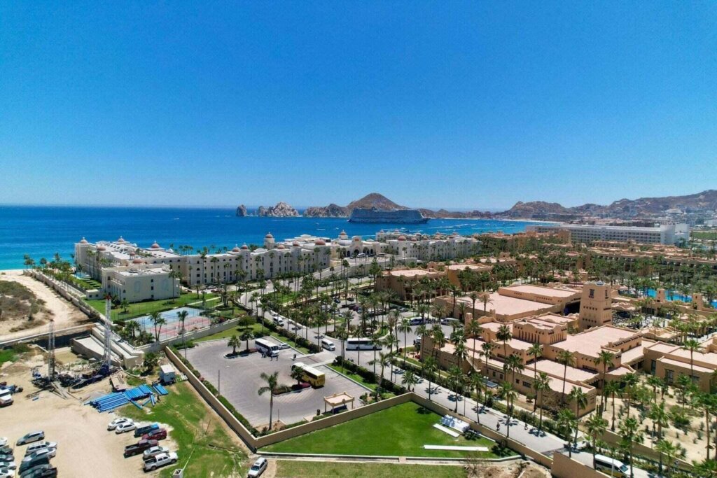 Los Cabos Amaterra Corner unit- Amaterra 304 D - is ideally located just 350 meters from Medano Beach, within the Amaterra Phase 2 building. This condo features 2 bedrooms and 2 full bathrooms, and is offered fully furnished and equipped, with one assigned parking space.It's a great option whether you're looking for a comfortable place to live or a property with rental potential. Residents enjoy access to a shared rooftop with a pool and beautiful – Amaterra Fase 2 #, Cabo Corridor, BS