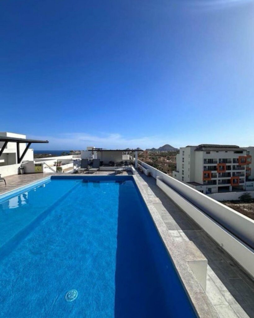Los Cabos Bahia Del Tezal Fully furnished 2-bedroom, 2-bathroom condominium located on the 5th floor of Bahía del Tezal 505B, offering comfort, convenience, and an excellent location in Cabo San Lucas. This move-in-ready residence features a functional open layout, stylish furnishings, and inviting living spaces designed for everyday living or vacation enjoyment.Ideally situated just minutes from the beach and downtown Cabo San Lucas, you'll enjoy quick access to restaurants, shopping, nightlife, and marina attractions. Residents can also take advantage of the rooftop terrace with beautiful amenities, perfect for relaxing, entertaining, and enjoying the Cabo lifestyle. An excellent opportunity for a full-time residence, vacation home, or investment property. – Bahia 505 Sunrise 5to Nivel, Cabo Corridor, BS