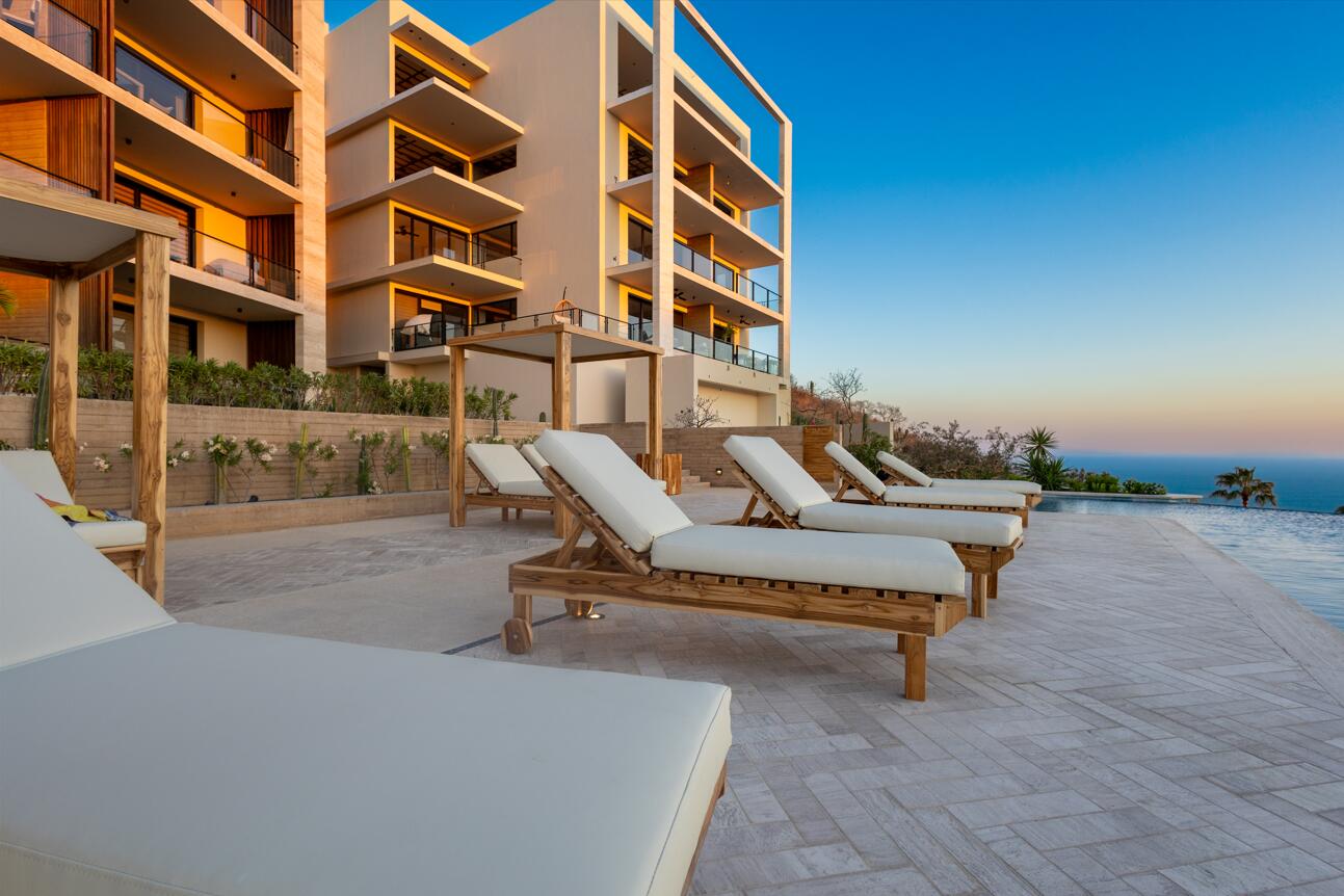 Los Cabos Cabo Peninsula Residences ONWER FINANCING AVAILABLE and authorized access to Quivira. Discover a turnkey condominium in the exclusive Sunset area at Cabo Peninsula 102A, where elegance meets tranquility. Boasting 170.14 m² of construction and 146.54 m² of interior space, this contemporary property features 2 bedrooms, 2 full baths, a fully equipped kitchen, and a private terrace offering breathtaking for sale