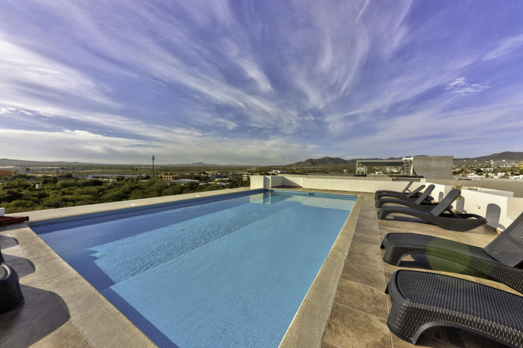 Los Cabos Bahia Del Tezal This condo can best be described as luxurious, fully furnished 2-bedroom, 2-bathroom penthouse unit, ideally located just 5-minutes from the beach. It features downtown Cabo and sunset – Camino al Riu, Cabo Corridor, BS