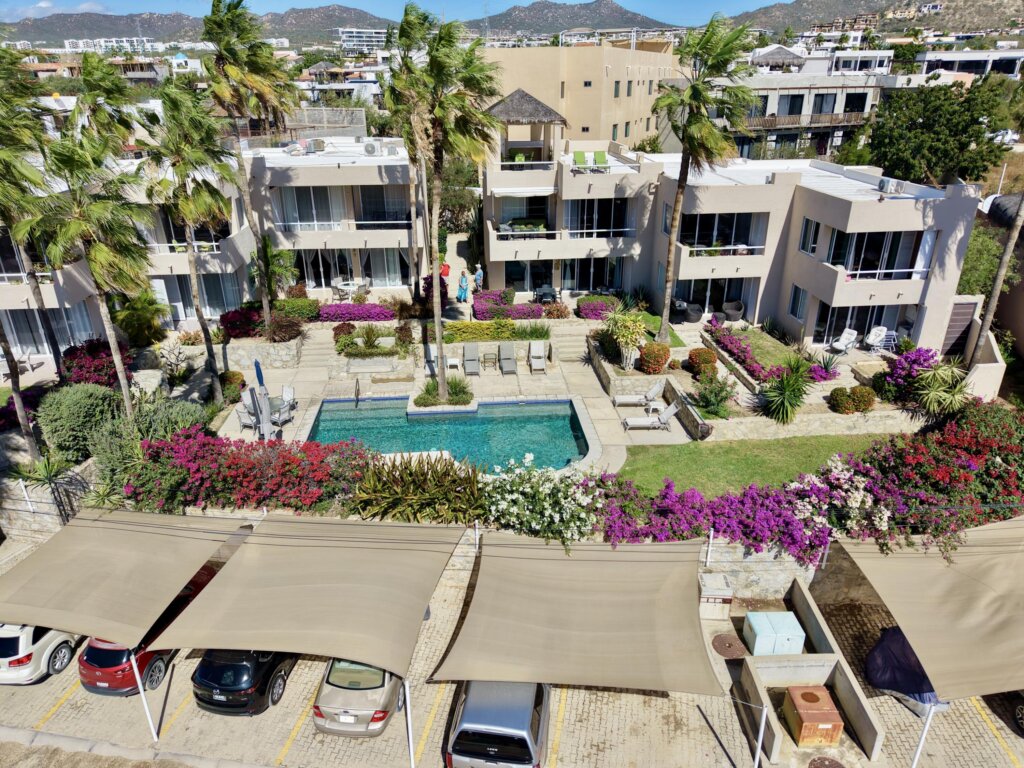 Los Cabos Idaho Condos Bright, spacious 2-bed, 2-bath condo, freshly updated with paint, updated cabinets, and quartz countertops. This stylish, move-in-ready home features a private patio just steps from a beautifully landscaped pool, plus access to the shared rooftop terrace with sweeping ocean – Crispin Cesena, Cabo Corridor, BS
