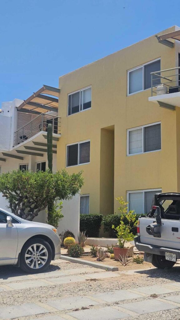 Los Cabos Vista Colorada beautiful condo now available in Cerro Colorado! Beautiful and spacious 2 bedroom, 2 bathrooms apartment in Vista Colorada, Cerro Colorado, San José Corridor. Spacious and well-lit interiors, travertine flooring and modern kitchen with granite countertops. This 2nd level condo comes with a large terrace which leaves the property with even more room for you to enjoy. beautiful sunsets from your terrace as you and your loved ones get ready to enjoy drinks Al Fresco form your terrace in your very own condo in Los Cabos. PRICE ON PESOS – D6 Cerro, San Jose Corridor, BS