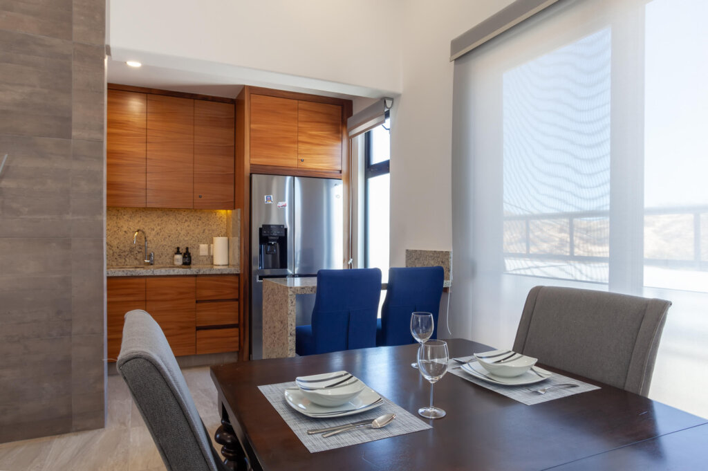 Los Cabos Dorado Hills This modern condo is located in the desirable Cerro Colorado neighborhood, set on the first floor of a small boutique building. It includes two bedrooms and two bathrooms, as well as plenty of storage and access to premium amenities. Built in 2021, Dorado Hills provides easy connectivity to the highway, facilitating travel between San Jose and San Lucas.The area offers a range of conveniences, including the H+ hospital, grocery stores such as Fresko and California Ranch Market, and McGregor School. For relaxation and leisure, Palmilla Sur Beach and Playa Punta Bella are nearby, offering stunning coastal access. This condo seamlessly combines modern living with daily convenience in an excellent location. – Dorado Hills 91, San Jose Corridor, San Jose Corridor, BS