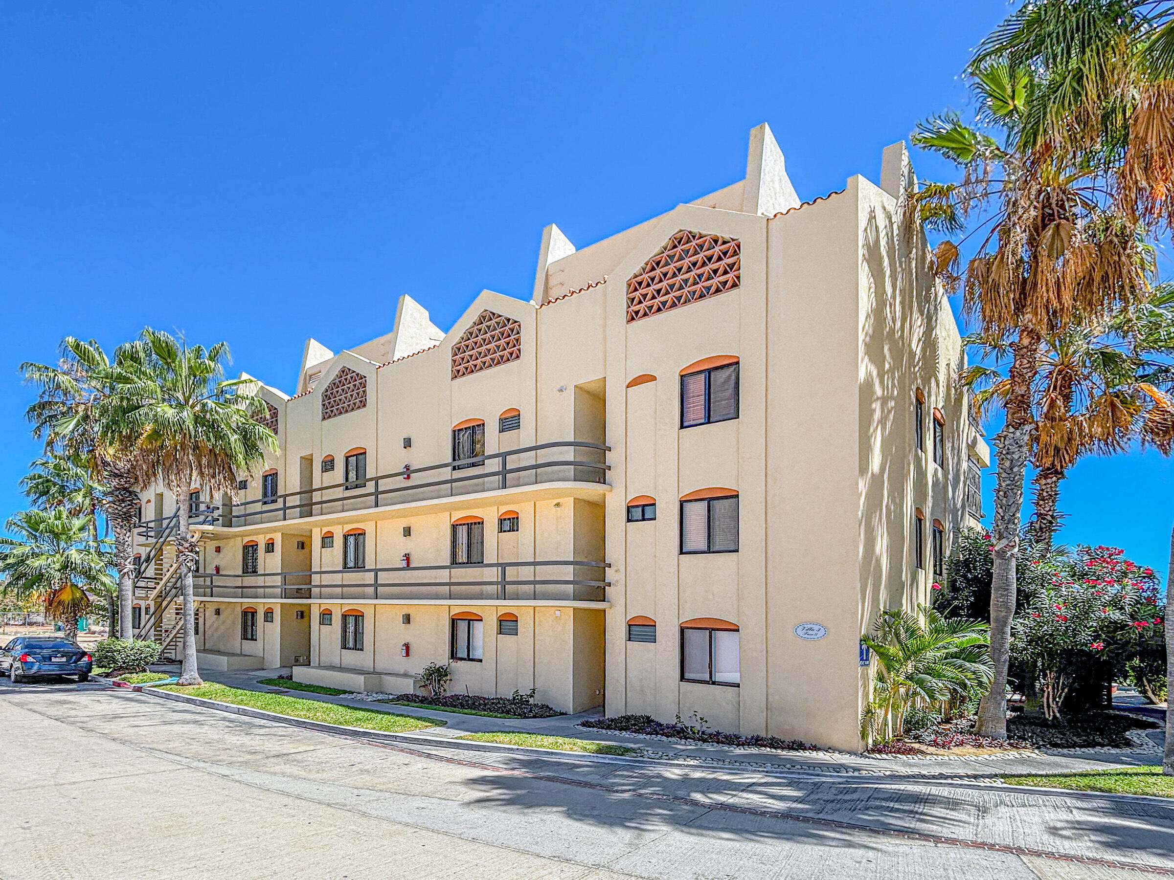 Los Cabos Club La Costa Look no further for your piece of paradise in the very popular and sought after development of Club La Costa Phase 2.This penthouse unit atop villa 3 and next to the entry gate into phase 2 comes furnished and ready to go.With spectacular for sale