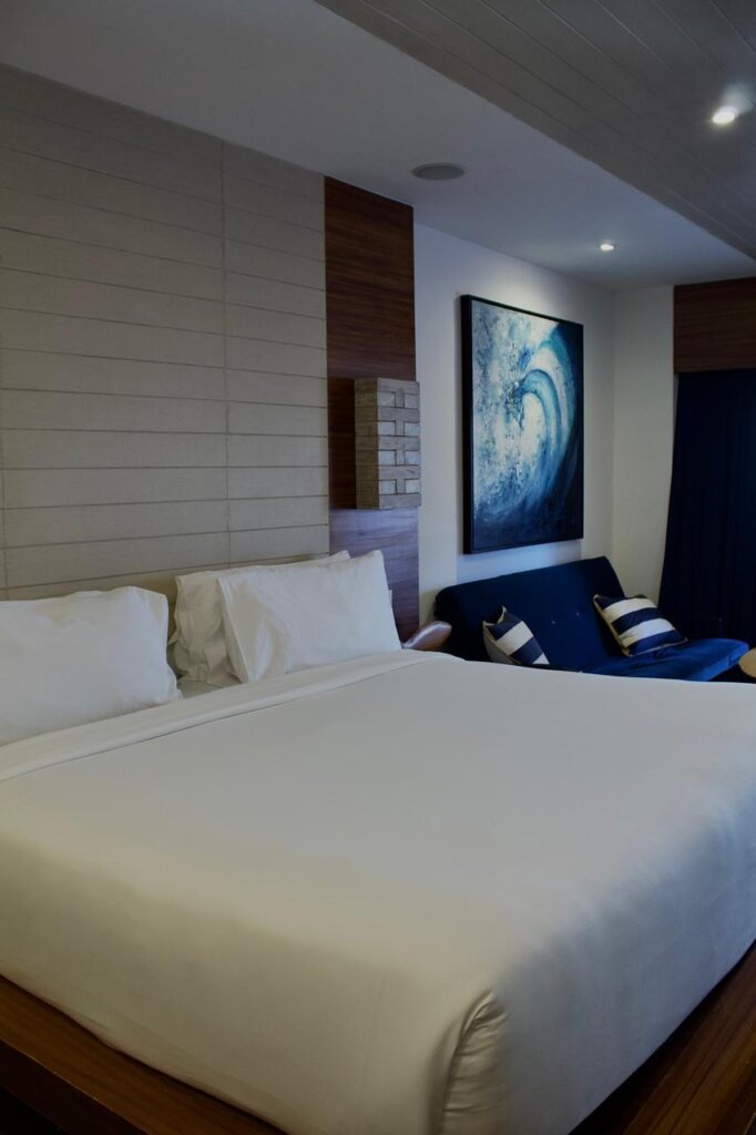Los Cabos Bahia Own a fully remodeled hotel room at the renowned Hotel Bahía, located just steps away from El Médano Beach, the most iconic, vibrant, and tourist-friendly beach in Los Cabos. This prime location offers immediate access to the area's best dining, nightlife, and water activities, making it one of the most desirable spots for visitors – Hotel Bahía Suite, Cabo San Lucas, Cabo San Lucas, BS