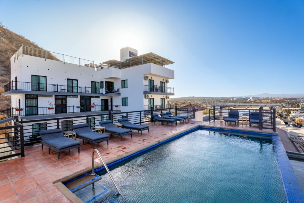 Los Cabos General Modern Condo in Morgan Residences - Great for Airbnb!This fully furnished two-bedroom condo is located just minutes from the Marina, Medano Beach, and downtown Cabo. Part of Morgan Residences, a boutique development, it offers excellent amenities: two rooftop pools (one infinity), gym, spa, Sky Bar, concierge service, and one on-site restaurants.Its flexible layout allows for lockoff use, making it a perfect Airbnb investment or personal getaway. Already listed and generating income, it's a turnkey opportunity in a prime location. – Morgan Residences, Cabo San Lucas, Cabo San Lucas, BS