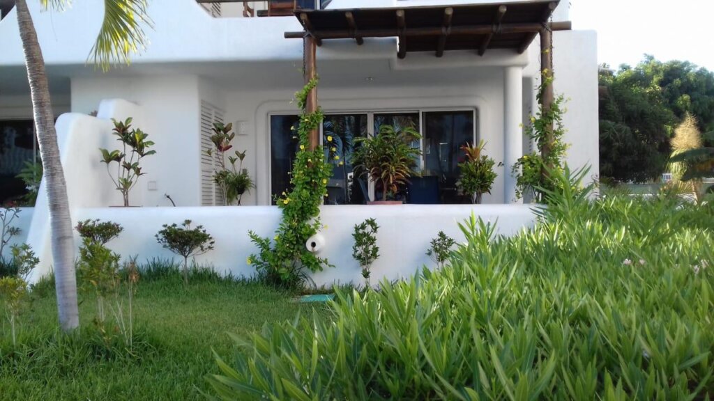 Los Cabos Costa Azul Comfortable 1-Bedroom, 1-Bathroom CondoFully furnished and equipped with a modern kitchen, this cozy property is a great choice for both living and investment. Located in one of the most attractive areas of the destination, its setting within a tourist development makes it a convenient option with high rental potential.HOA – Paseo de Los Cabos, San Jose del Cabo, BS