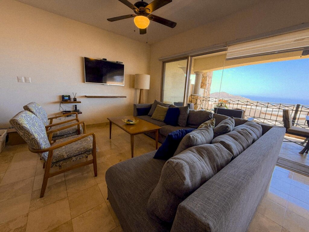 Los Cabos Ventanas Beautiful fully furnished condo for sale in Los Cabos, featuring 3 spacious bedrooms and 2 full bathrooms. Located on the second level with elevator access, this property offers comfort, convenience, and an excellent lifestyle opportunity. Enjoy breathtaking ocean – Santa Cruz, Cabo Corridor, BS