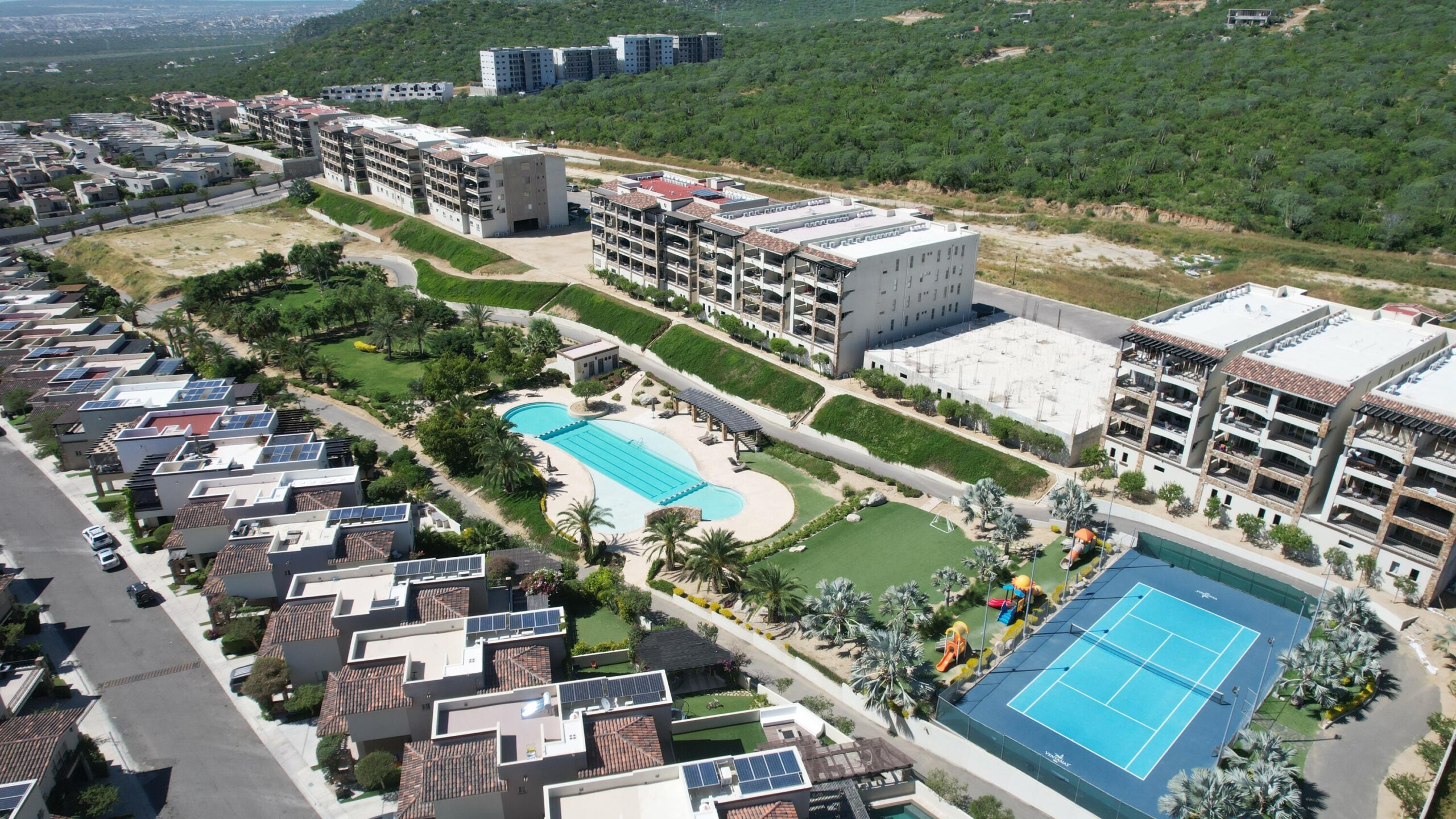 Los Cabos Ventanas Discover this furnished and spacious 135m2 condo with 2 parking spots at Ventanas de Cabo Norte, with amazing amenities and for sale