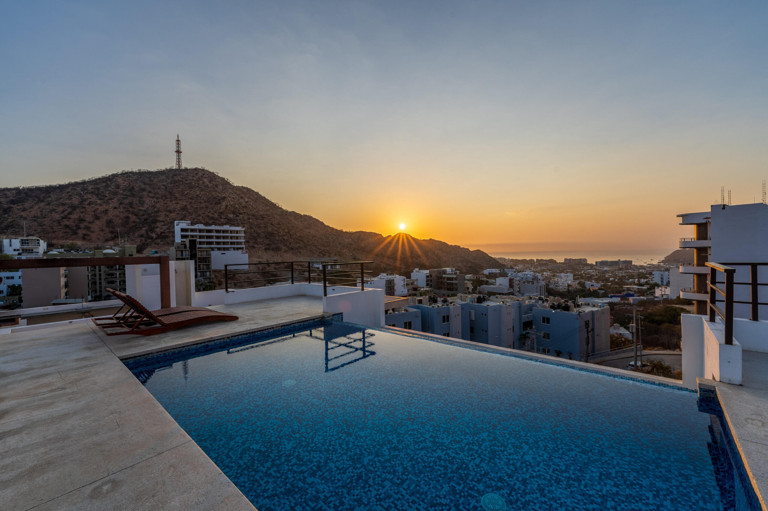 Los Cabos Fracc Lomas Del Cabo Furnished penthouse located on the top floor of HD Phase 1, featuring double-height ceilings that enhance space and natural light. From the private terrace, enjoy sweeping for sale