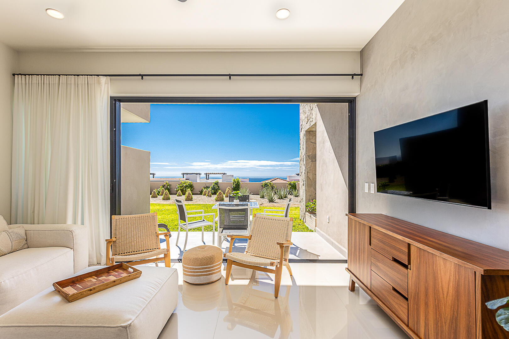 Turnkey Pentgarden, Cabo Corridor, BS