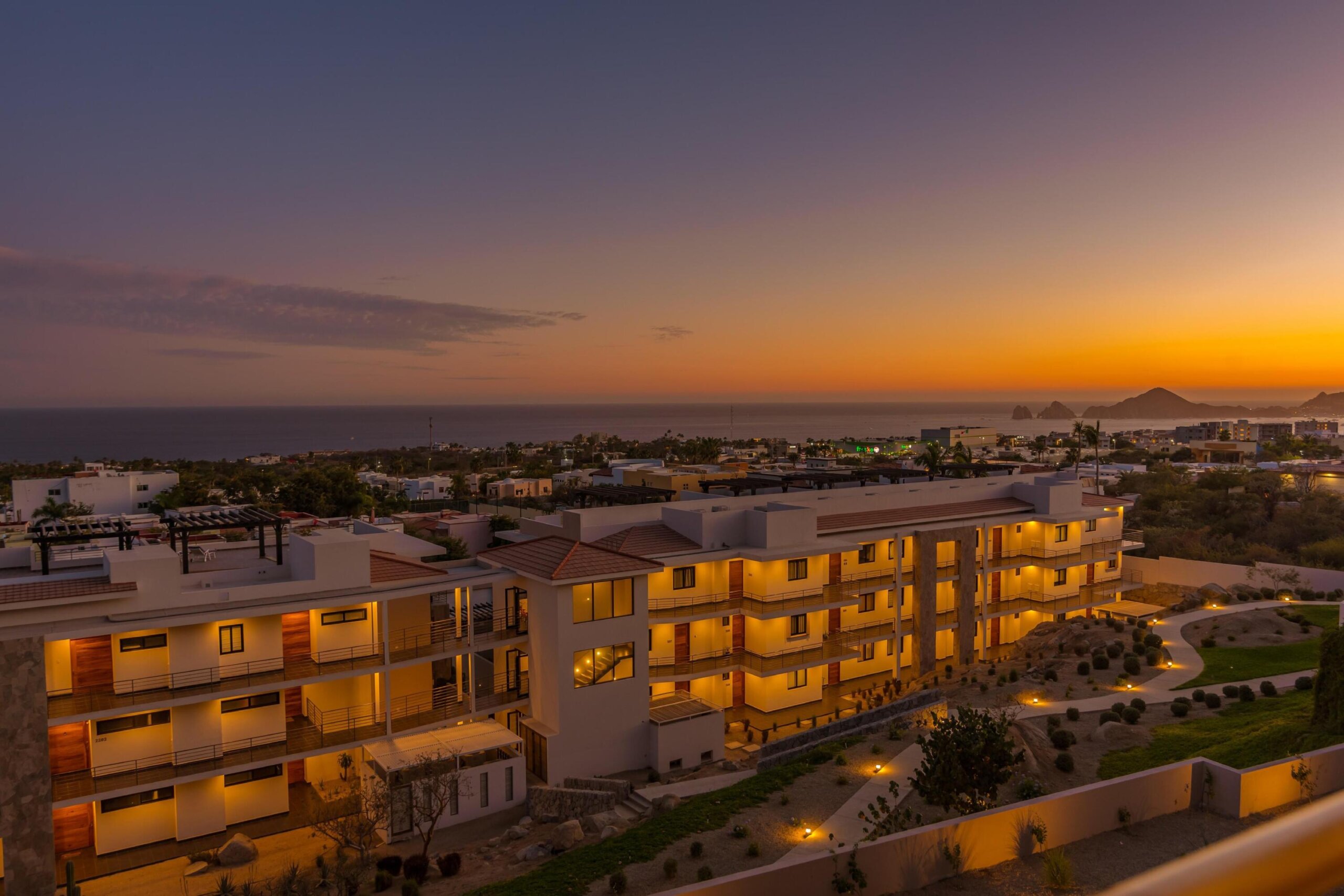 Los Cabos Tramonti Turnkey 3rd-floor condo with ocean for sale