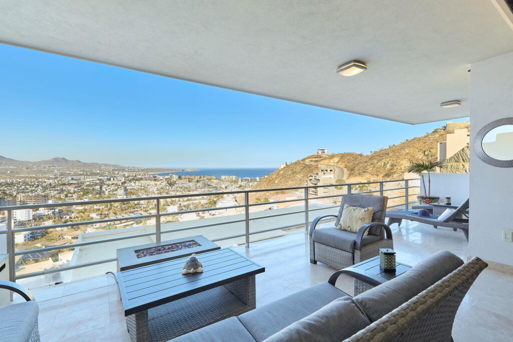 Los Cabos Cascadas Welcome to Las Cascadas 611, located in the prestigious Pedregal community. This elegant 2-bedroom, 2-bathroom residence offers breathtaking – Camino Bonito, Cabo San Lucas, BS