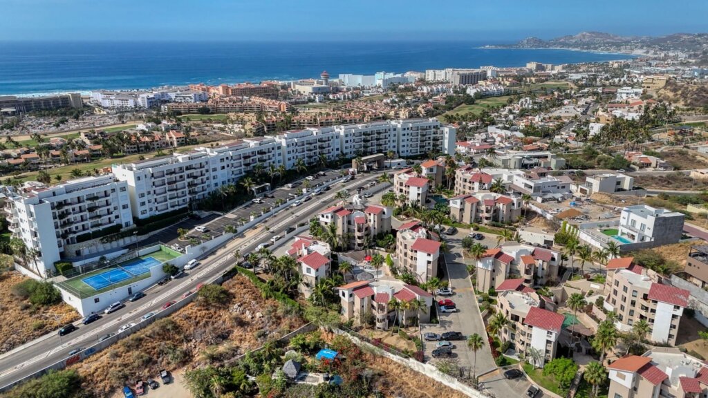 Los Cabos Hacienda Los Cabos Not every condo in Hacienda Los Cabos needs a renovation project.This 3rd-floor residence is clean, bright, and move-in ready, giving you a blank canvas to create your own style.Featuring 2 bedrooms and 2 bathrooms, this property offers excellent value in one of San José del Cabo's most established residential communities.The primary bedroom enjoys impressive – Hacienda Los Cabos Condo, San Jose del Cabo, San Jose del Cabo, BS