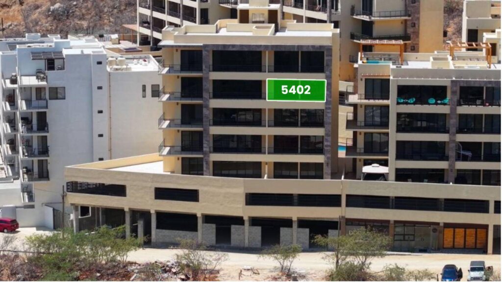 Los Cabos Vista Mare Condo for sale at Vista Mare, Cabo San Lucas, located on the fourth floor within a private residential community in the Sunset area. Its strategic location offers a peaceful setting just minutes from downtown, the Marina, restaurants, cafés, supermarkets, shopping, services, and entertainment. The unit offers 111.15 m² total, including 97.65 m² of air-conditioned interior space and a 13.5 m² private terrace. It features 2 bedrooms, 2 full bathrooms, an open living and dining area, equipped kitchen, A/C, and 1 underground parking space. Amenities include 2 pools, gym, jacuzzi, firepit, and social areas. Ready for delivery. Price: – Don Alberto, Cabo San Lucas, BS