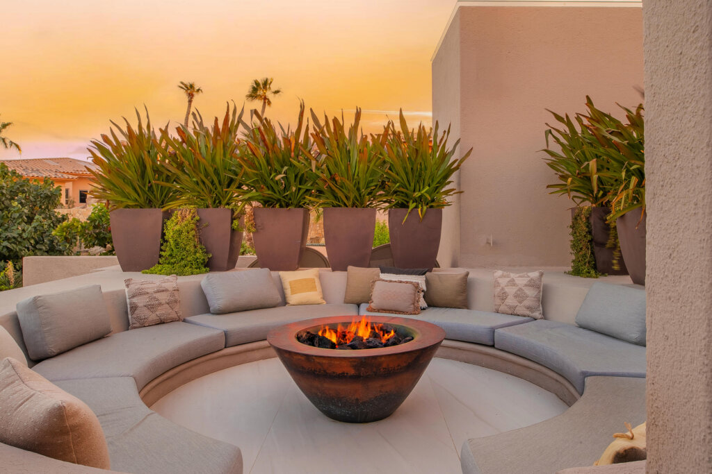 Los Cabos El Tule-Inland:General Rare investor opportunity in the San José Corridor. 2 luxury residences fully completed and move-in ready. 8 additional units with land secured and full blueprints in place -- ready to build to buyer's vision. At – El Tule, San Jose Corridor, BS